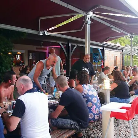 Mobil 34m² Avec Terrasse Pour 6 A - Api-1-52-331 * Devillac