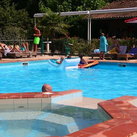 Camping Mobil 34m² Avec Terrasse Pour 6 A - Api-1-52-331 Devillac