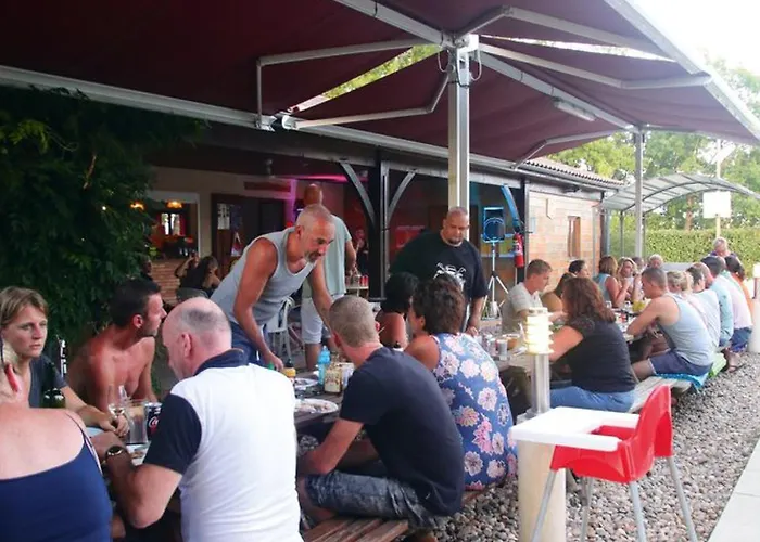 Mobil 34m² Avec Terrasse Pour 6 A - Api-1-52-331 * Devillac